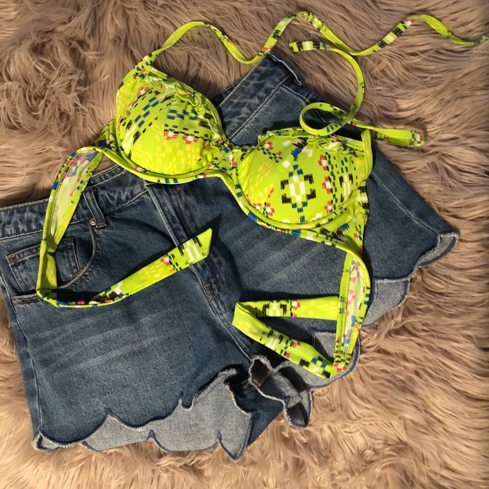 Super Cute Bikini Top 👙